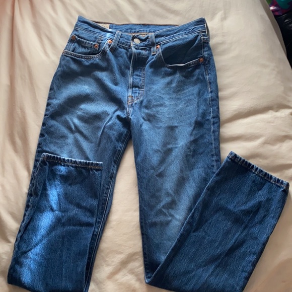 Levi’s premium 501 original fit dark wash W26 L33 - Picture 3 of 5